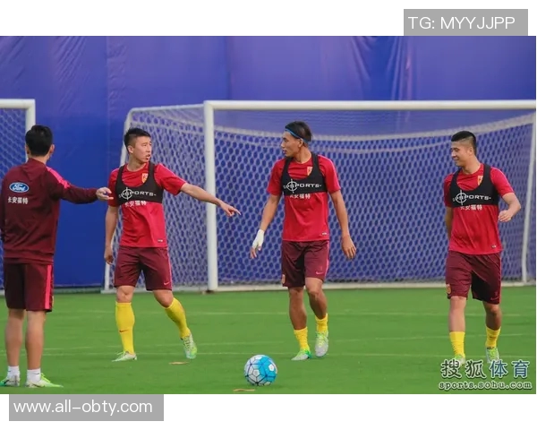 尤文图斯训练动态麦肯尼与小孔塞桑独自备战布雷默热格罗瓦暂时休息